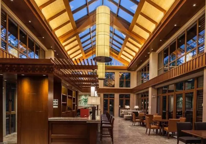 Hotelli Wuzhishan Yatai Rainforest Resort