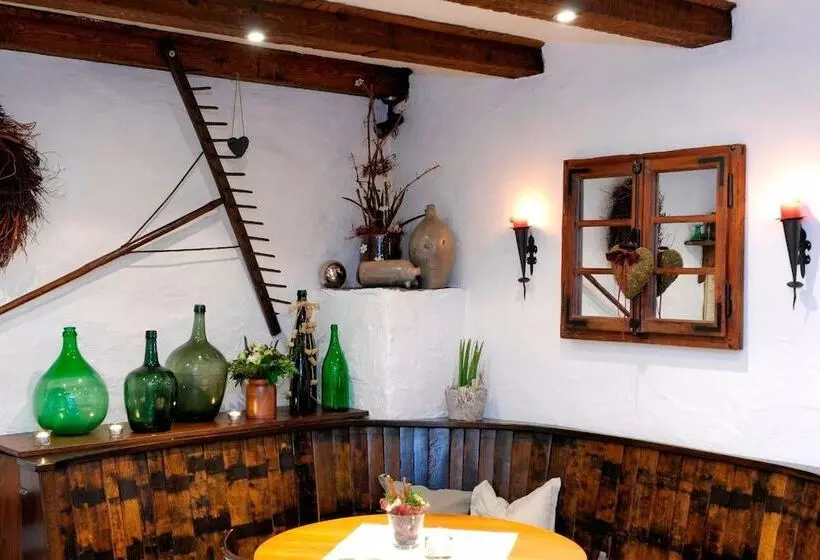 Majatalo Wein & Gästehaus M. Bai