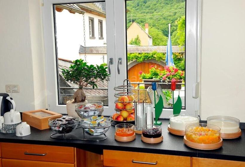 Пансион Wein & Gästehaus M. Bai