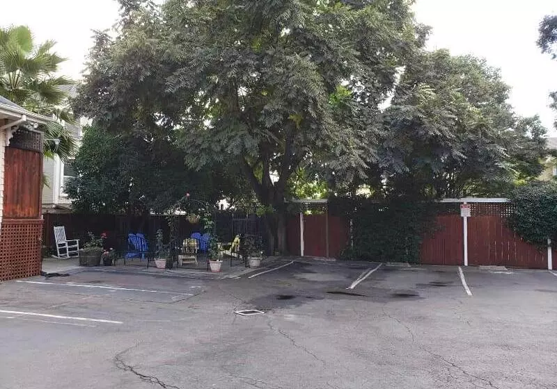 住宿加早餐  Cabernet House, An Old World Inn