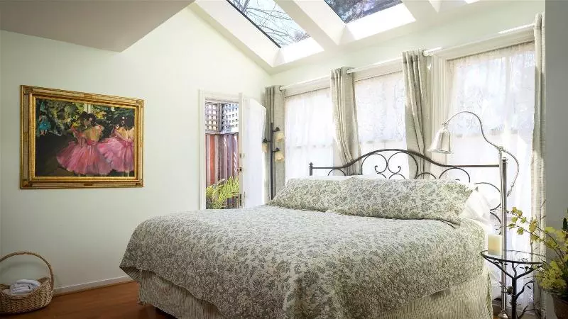 住宿加早餐  Cabernet House, An Old World Inn