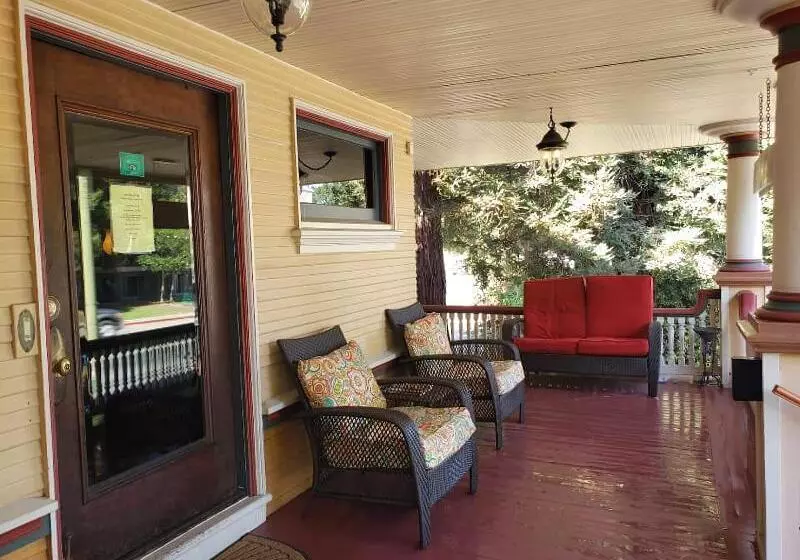 住宿加早餐  Cabernet House, An Old World Inn