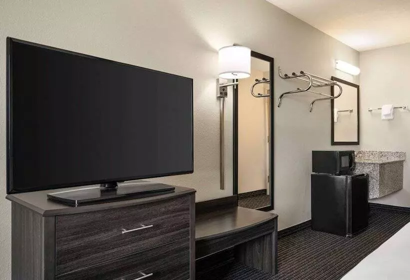 فندق Baymont By Wyndham Elko