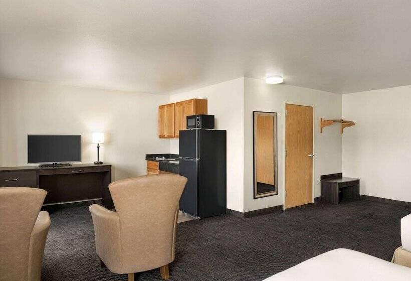 هتل Baymont By Wyndham Elko