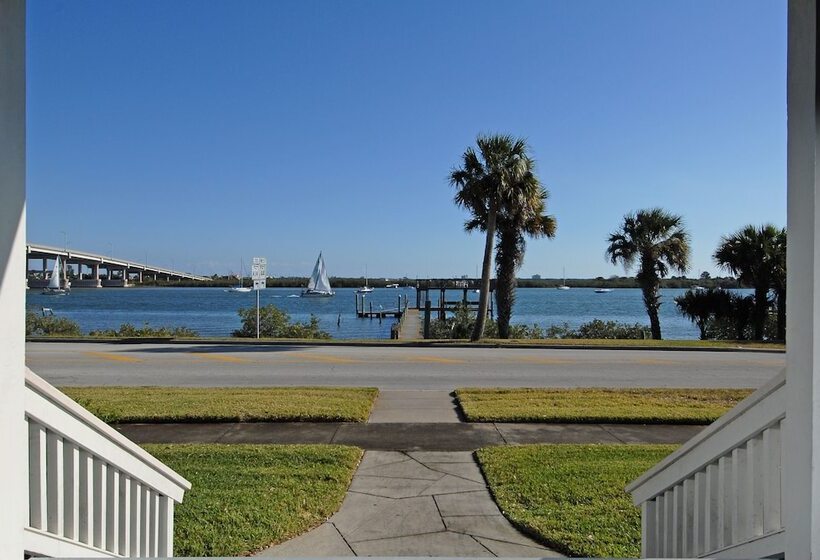 호텔 Night Swan Intracoastal B&b