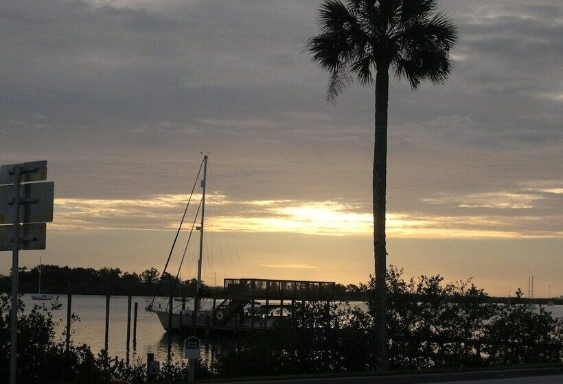 호텔 Night Swan Intracoastal B&b