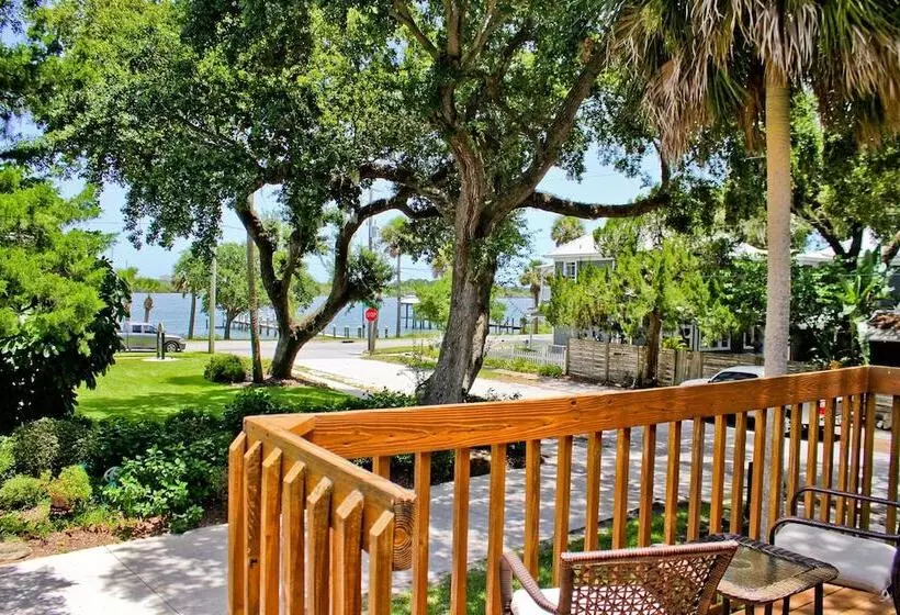 호텔 Night Swan Intracoastal B&b