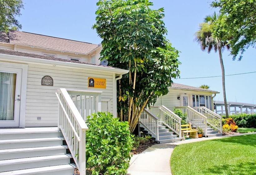 호텔 Night Swan Intracoastal B&b