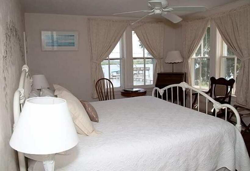 호텔 Night Swan Intracoastal B&b