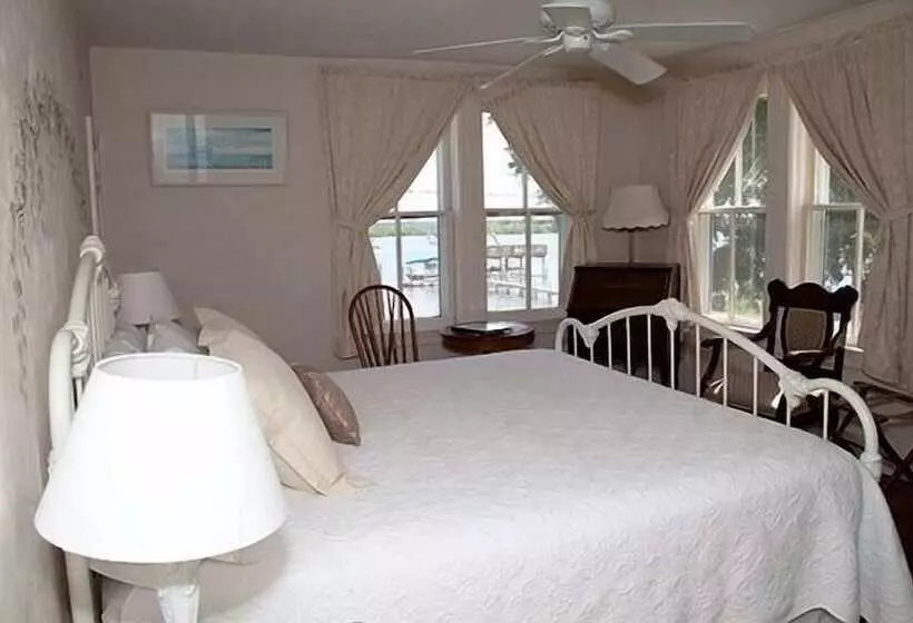 호텔 Night Swan Intracoastal B&b