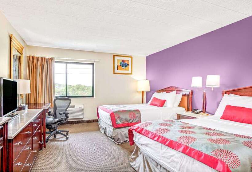 בית מלון כפרי Ramada By Wyndham Rockaway