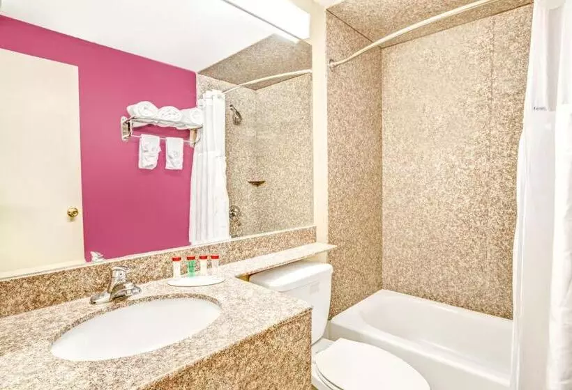 בית מלון כפרי Ramada By Wyndham Rockaway