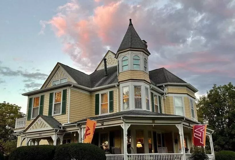 호텔 The Oaks Victorian Inn