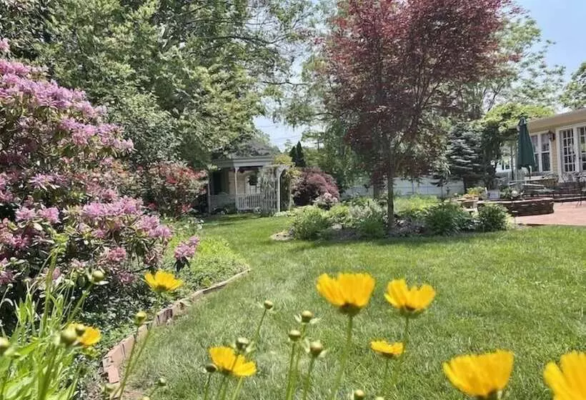 호텔 The Oaks Victorian Inn