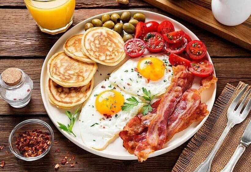 Отель The Oaks Victorian Inn