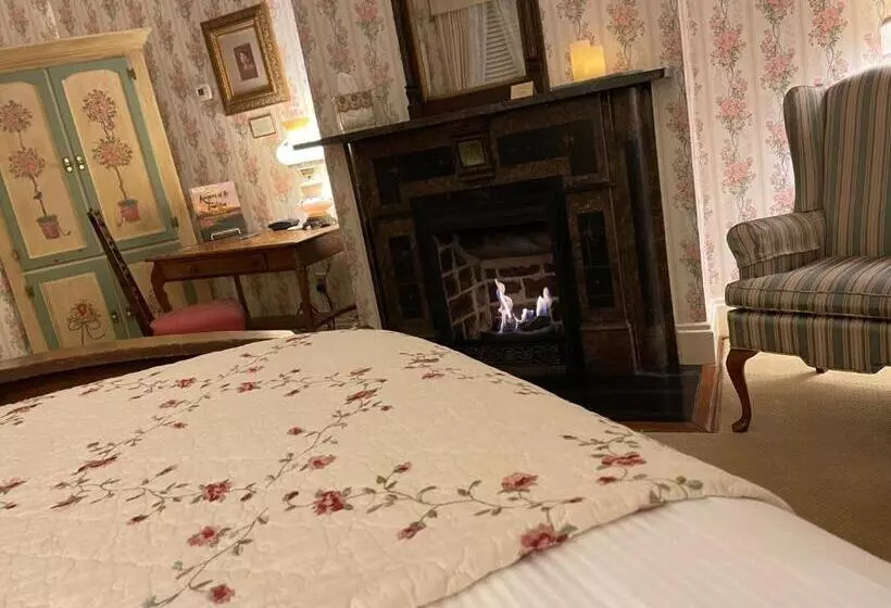 호텔 The Oaks Victorian Inn