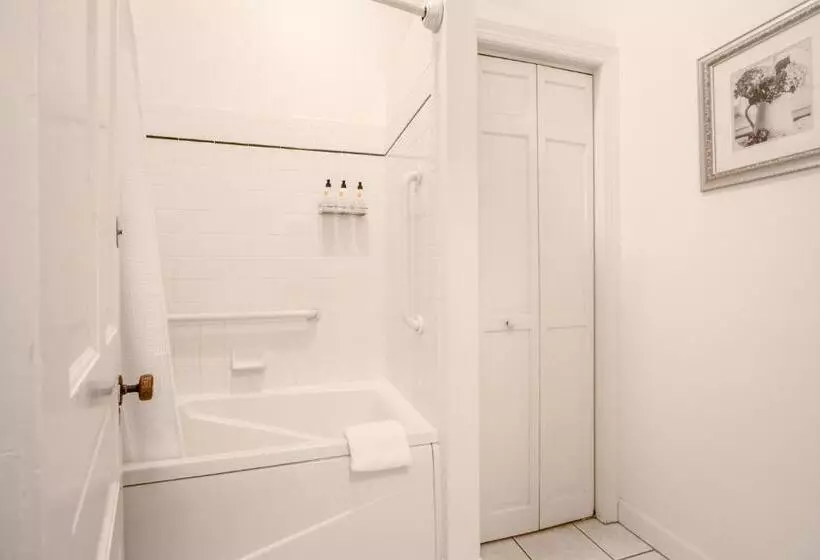 호텔 The Oaks Victorian Inn