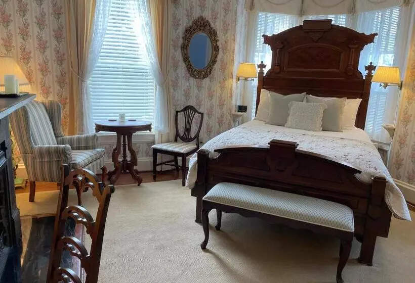 호텔 The Oaks Victorian Inn