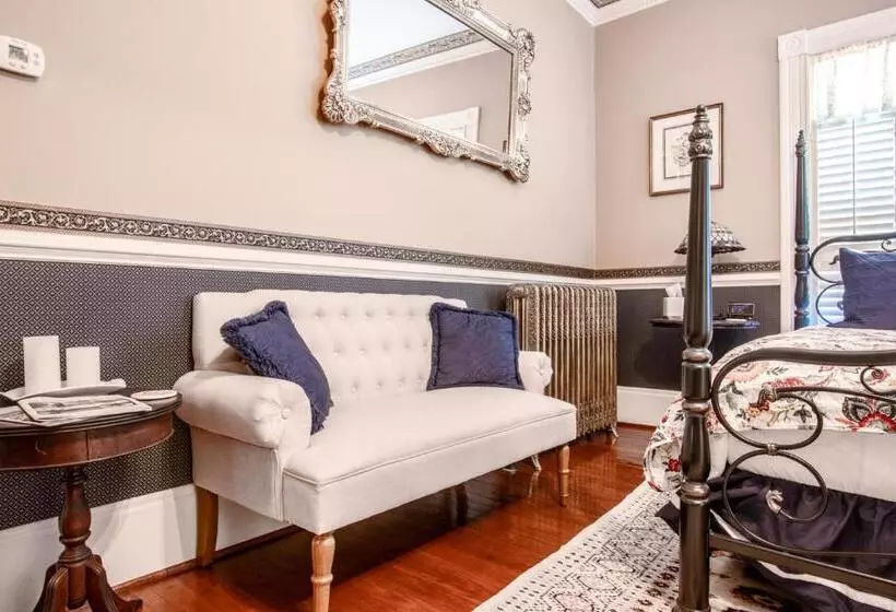 호텔 The Oaks Victorian Inn