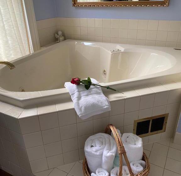 Отель The Oaks Victorian Inn