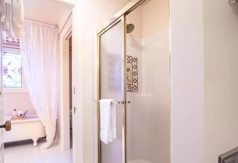 호텔 The Oaks Victorian Inn