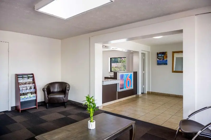 Motel 6 Opelika, Al