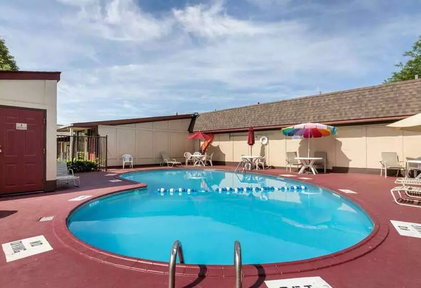 Мотель Rodeway Inn Auburn Hills Detroit