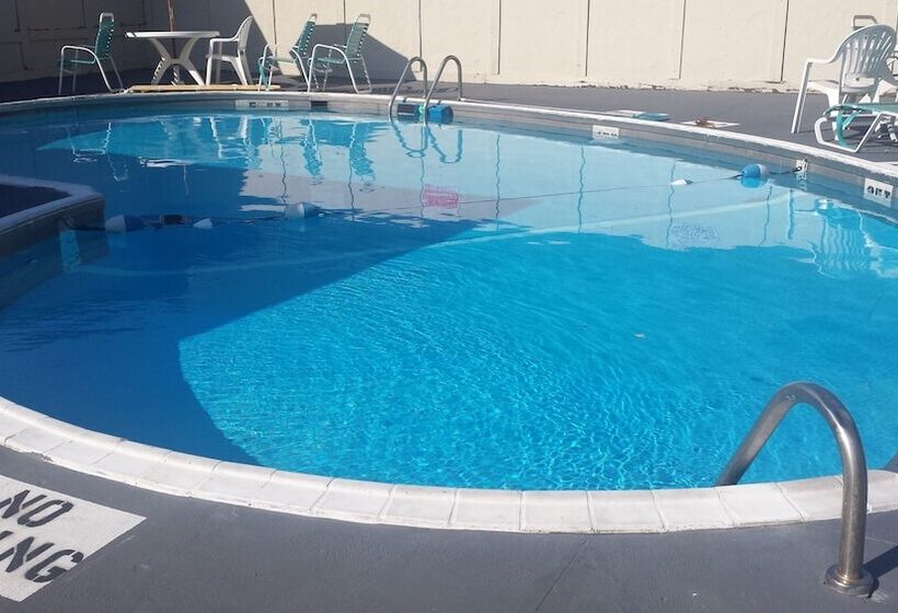 فندق على الطريق Rodeway Inn Auburn Hills   Detroit