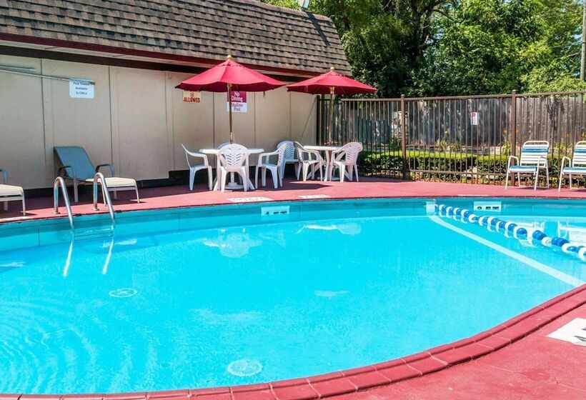 فندق على الطريق Rodeway Inn Auburn Hills   Detroit