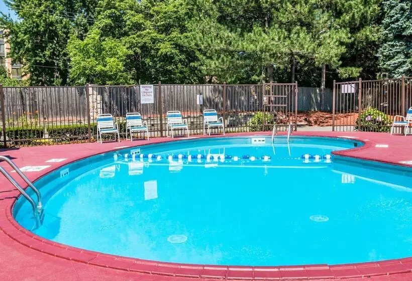 Мотель Rodeway Inn Auburn Hills Detroit