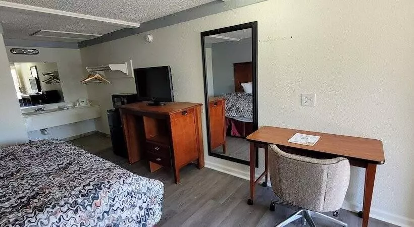 Мотель Rodeway Inn Auburn Hills Detroit