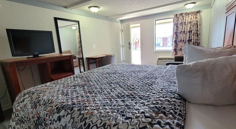 فندق على الطريق Rodeway Inn Auburn Hills   Detroit