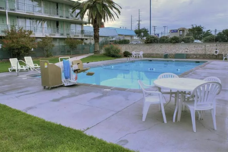 モーテル Vagabond Inn El Paso