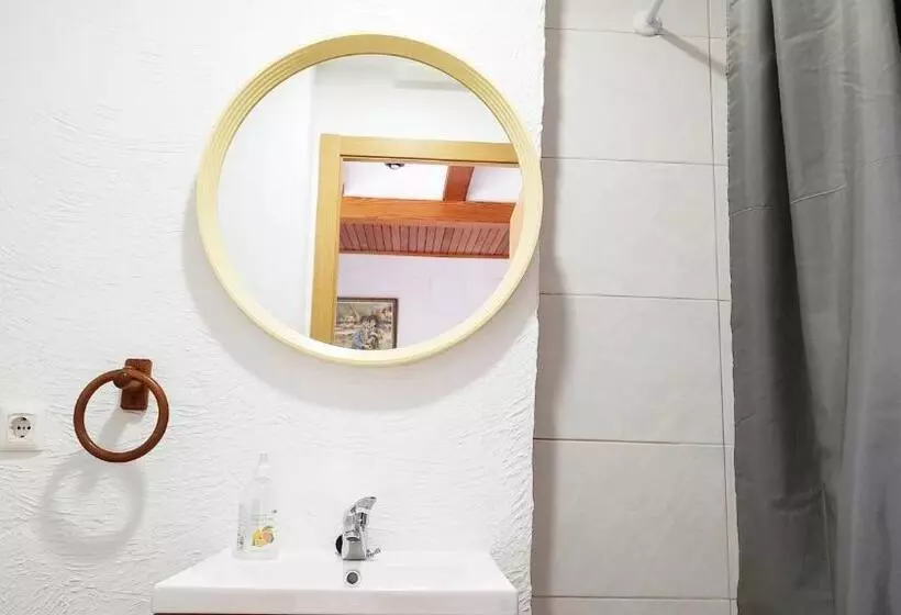 Golden Tower Pensión Auto Check In