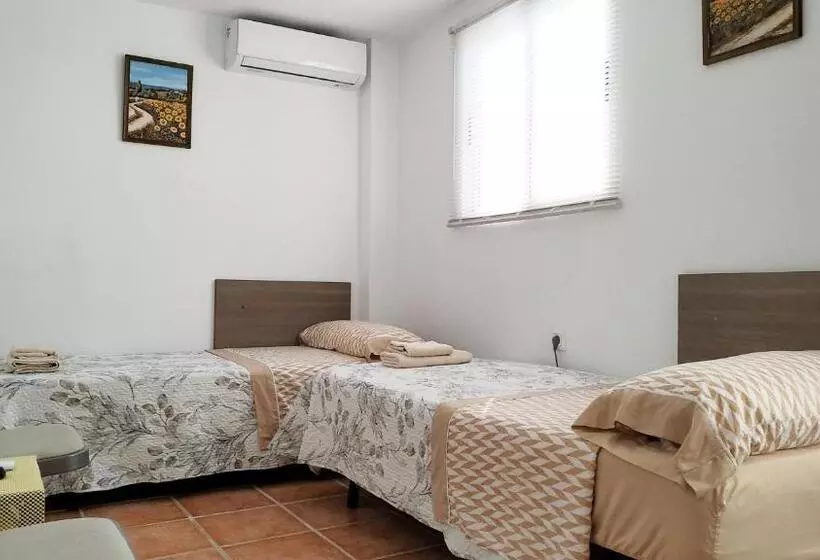 Golden Tower Pensión Auto Check In