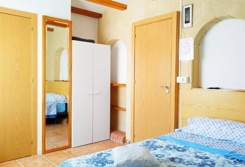 Golden Tower Pensión Auto Check In