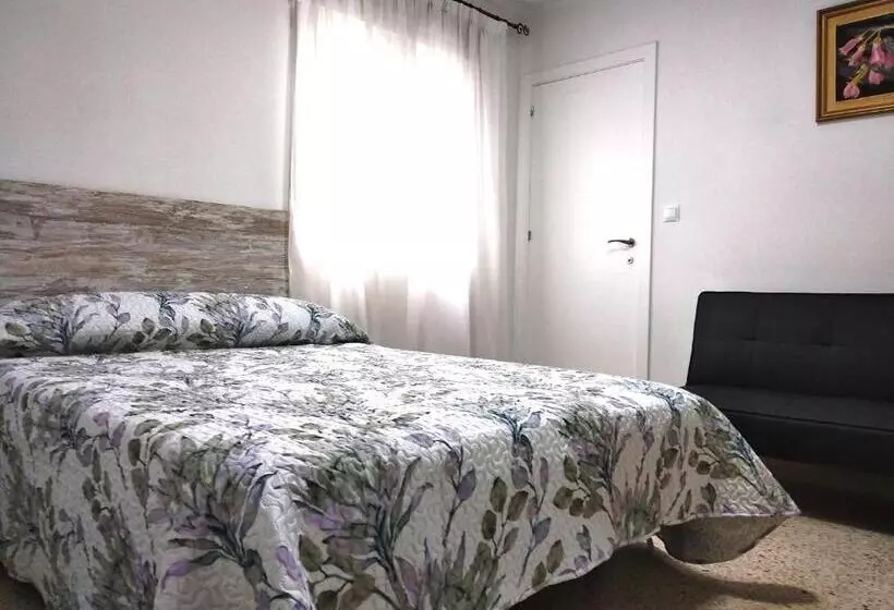 Golden Tower Pensión Auto Check In