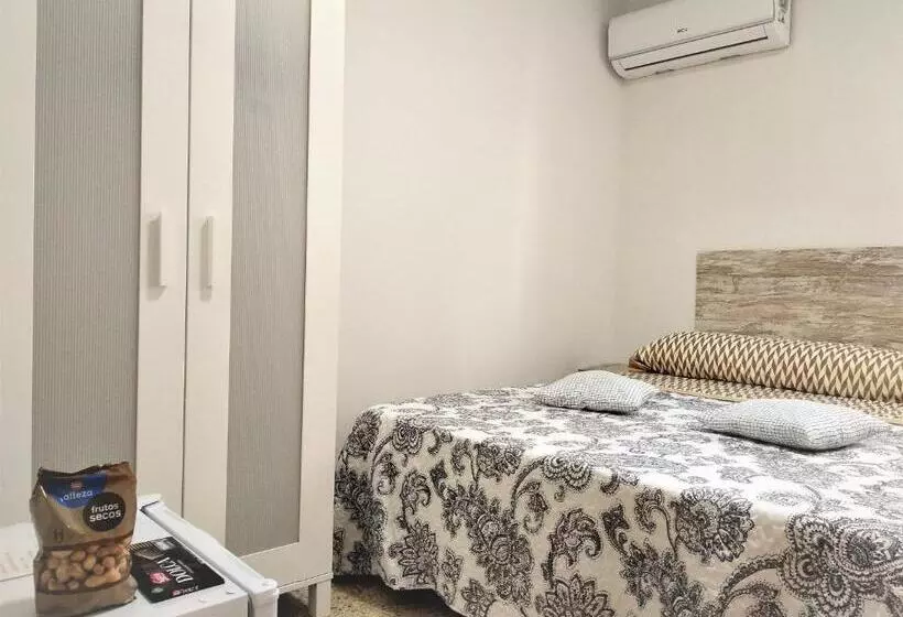 Golden Tower Pensión Auto Check In