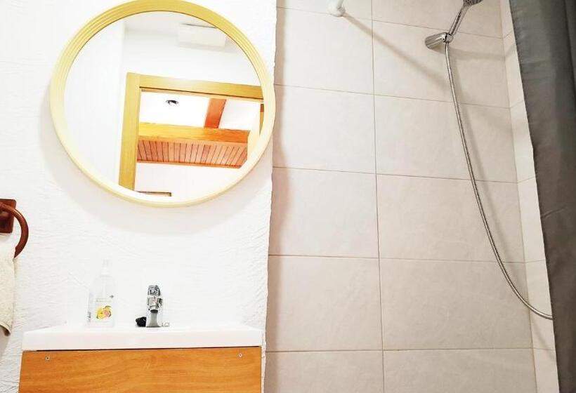 Golden Tower Pensión Auto Check In