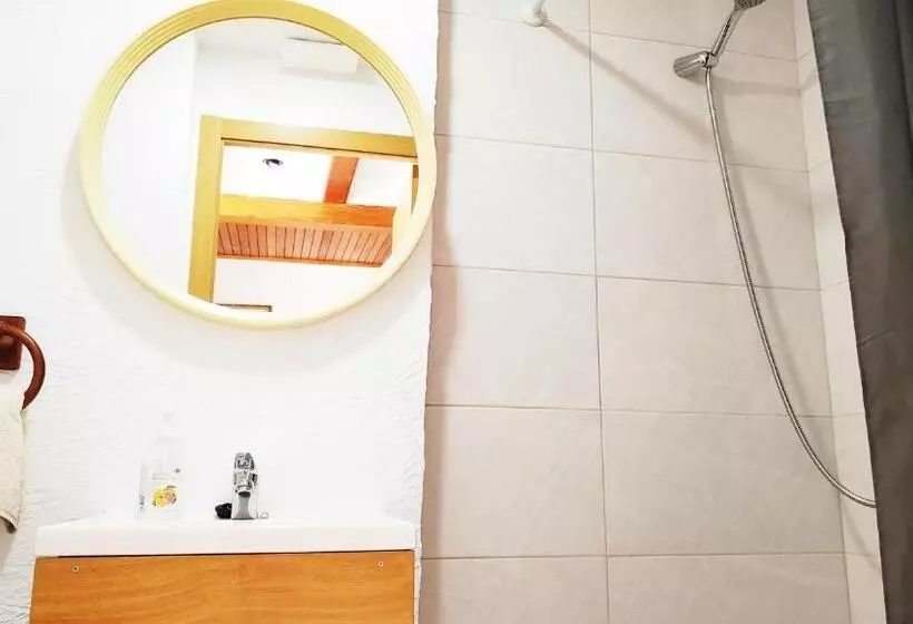 Golden Tower Pensión Auto Check In