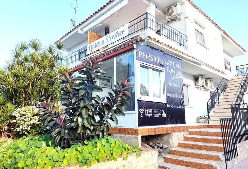 Golden Tower Pensión Auto Check In