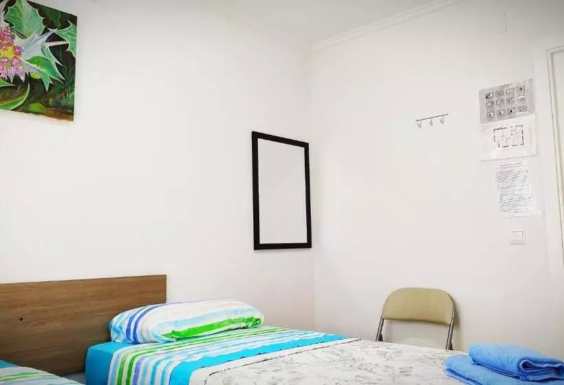 Golden Tower Pensión Auto Check In