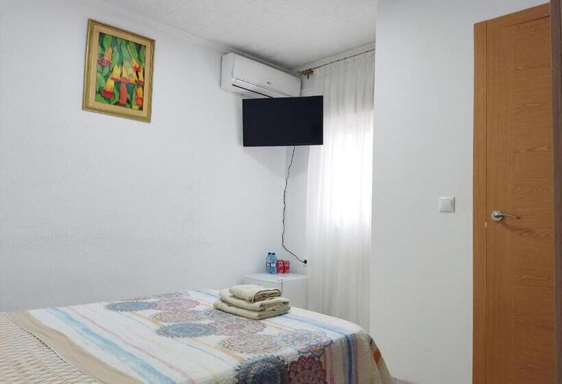 Golden Tower Pensión Auto Check In