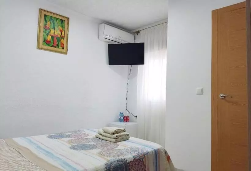 Golden Tower Pensión Auto Check In