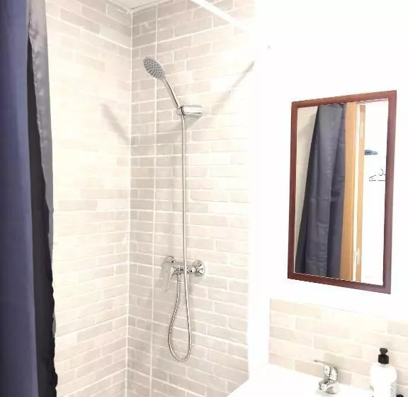 Golden Tower Pensión Auto Check In