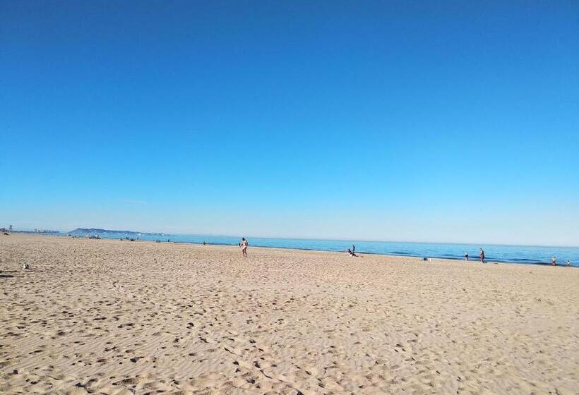 Golden Tower Pensión Auto Check In