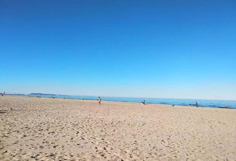 Golden Tower Pensión Auto Check In