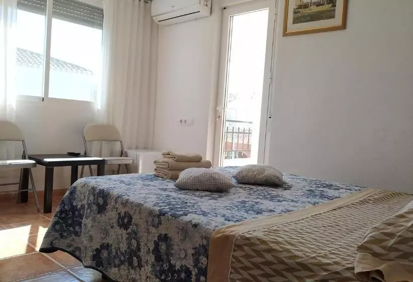 Golden Tower Pensión Auto Check In