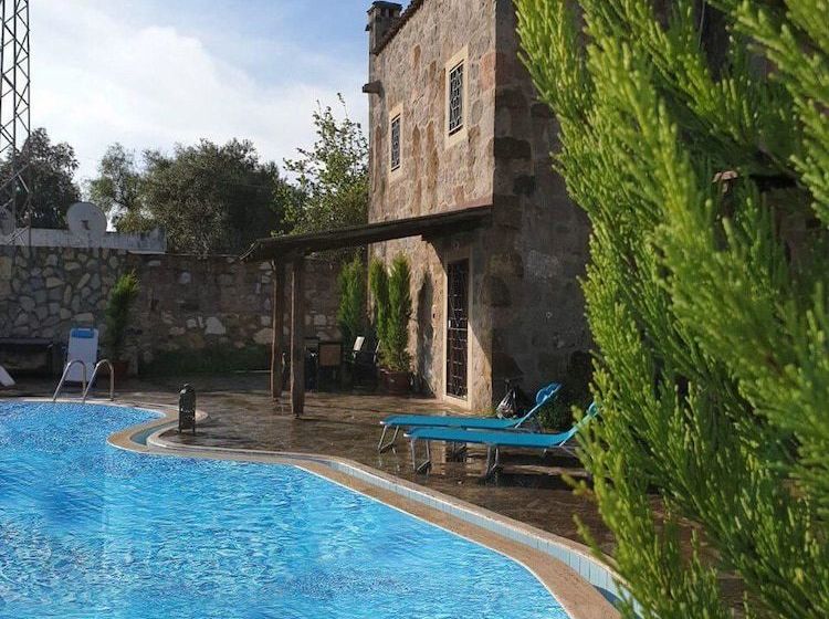 Baskin's Stone Houses