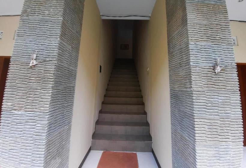 פנסיון Kubu Kenak Guesthouse